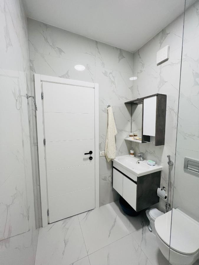 Lovely Apartment, Free Parking Тирана Экстерьер фото
